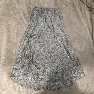 Women's White and Black Skirt